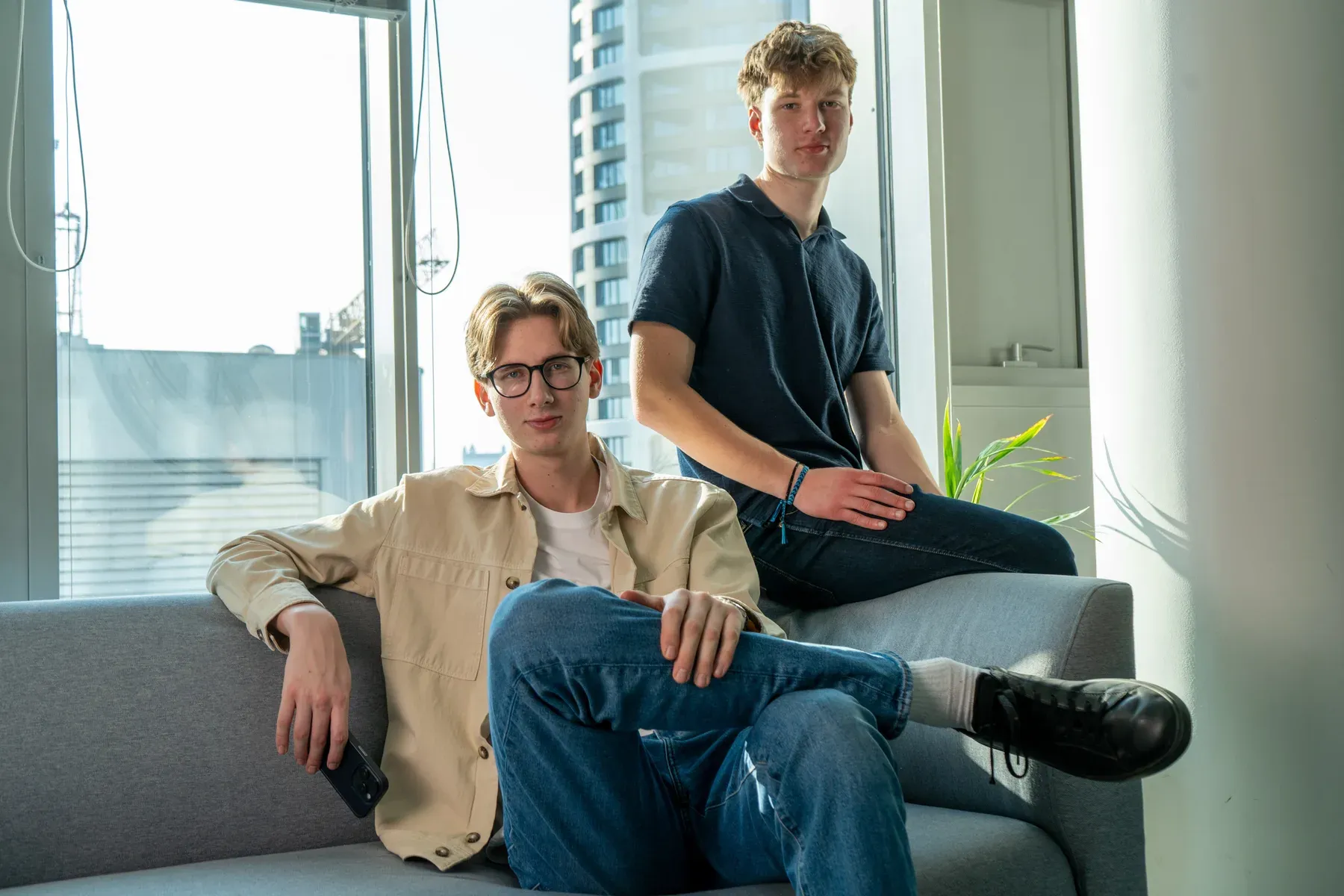Zakladatelia Solureach Leo Rehúš a Adam Hupka pri práci